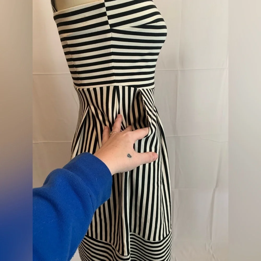 Nwot Brixon Ivy Black & White Striped
Ponte Bib Fit & Flare Summer Dress medium - Picture 4 of 12